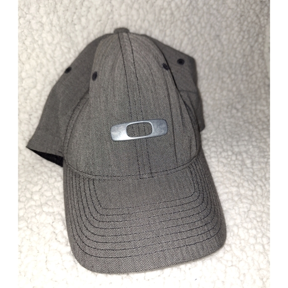 Oakley | Flex-Fit Cap in Grey - Picture 10 of 10